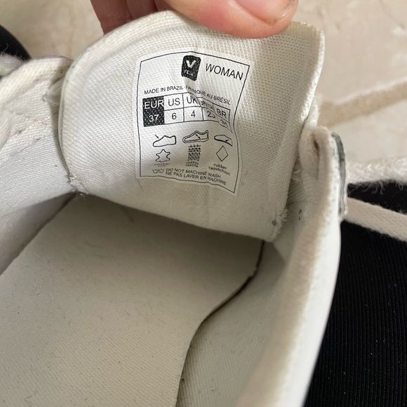 Veja Leather Sneakers - Picture 6 of 8